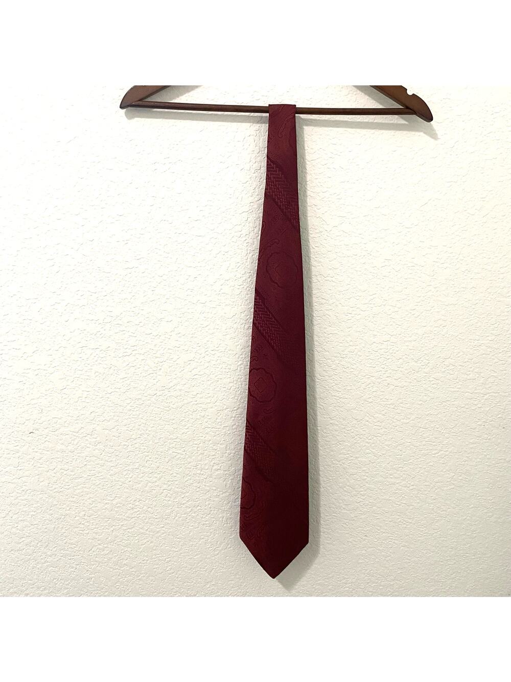 Vintage Irby Mayes Dallas By Damon Mens Wide Tie Burgundy Paisley 100% Polyester